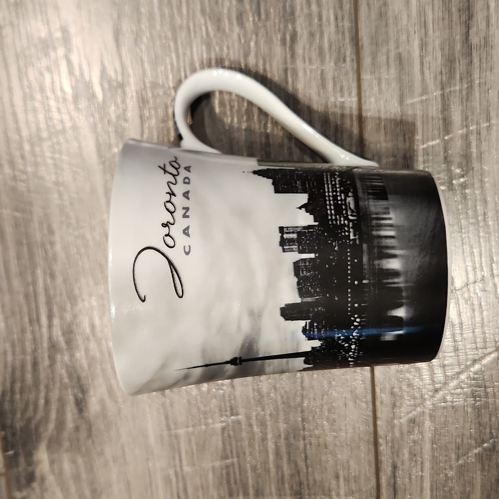 EUC The Postcard Factory Toronto Canada Coffee/Tea Cup